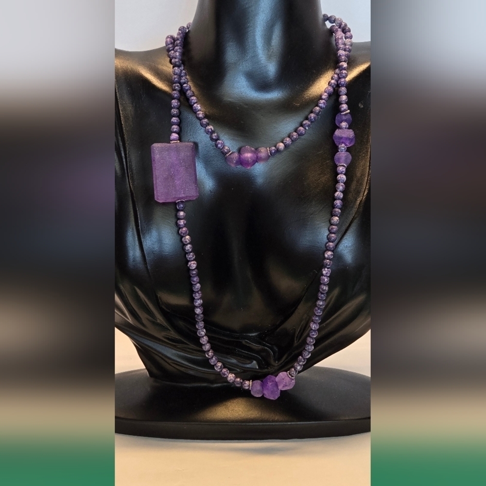 Elegant Dyed Glass Purple Beaded Necklace - Picture 9 of 11